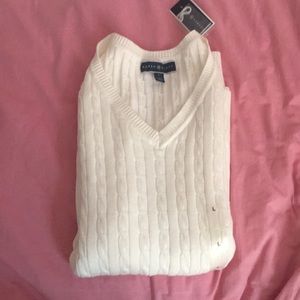 Simple v-neck cableknit sweater